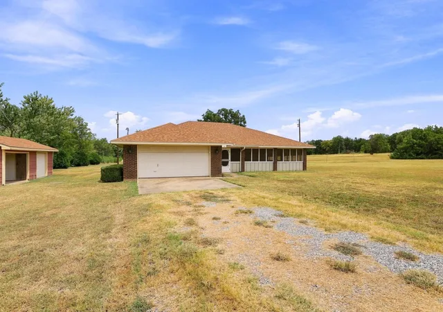 Photo 4 of Single family home for sale at 1625 Richerson Rd, Denison, TX 75021 | MLS# 21368795 | Listing updated on 2026-10-07