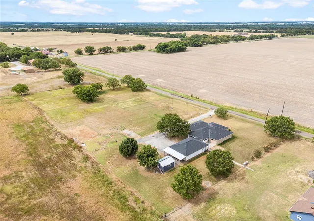 Photo 3 of Single family home for sale at 6006 County Road 4604, Commerce, TX 75428 | MLS# 21368814 | Listing updated on 2026-08-25