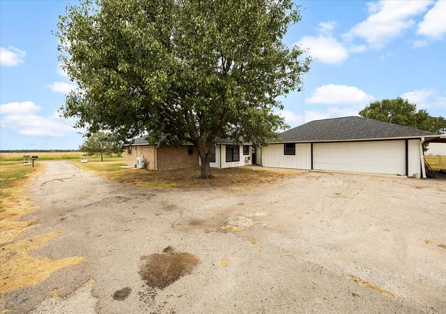 Photo 4 of Sale Pending at 6006 County Road 4604, Commerce, TX 75428 | MLS# 21368814 | Listing updated on 2026-10-02