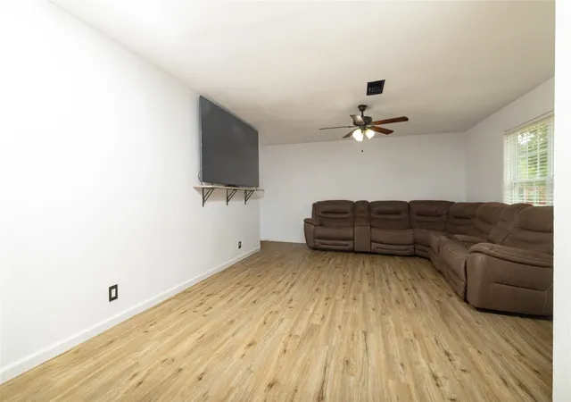 Photo 4 of Single family home for sale at 300 Broadway St, Whitesboro, TX 76273 | MLS# 21367662 | Listing updated on 2026-09-24