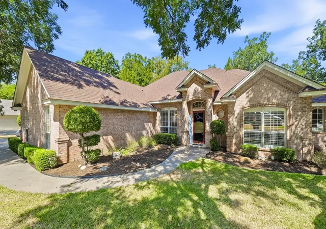Photo 1 of Single family home for sale at 6021 Melrose Cir, Granbury, TX 76049 | MLS# 21362519 | Listing updated on 2026-10-03