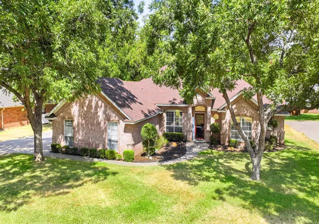 Photo 2 of Single family home for sale at 6021 Melrose Cir, Granbury, TX 76049 | MLS# 21362519 | Listing updated on 2026-10-03