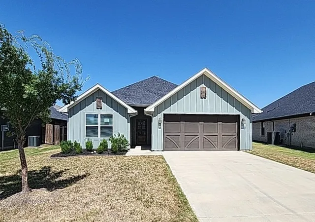 Photo 1 of Single family home for sale at 905 Rodgers Ave, Godley, TX 76044 | MLS# 21368802 | Listing updated on 2026-08-25