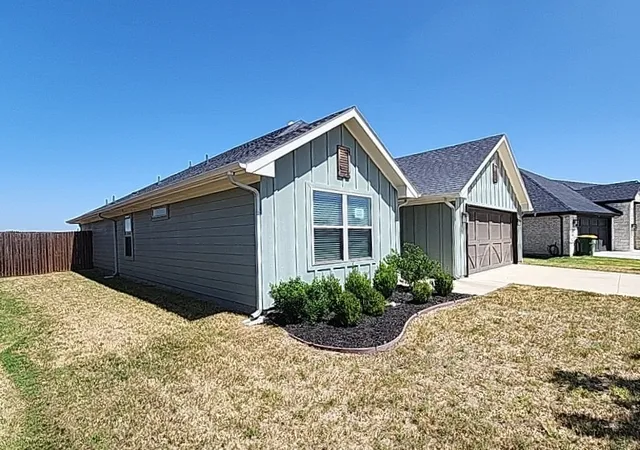 Photo 2 of Single family home for sale at 905 Rodgers Ave, Godley, TX 76044 | MLS# 21368802 | Listing updated on 2026-08-25