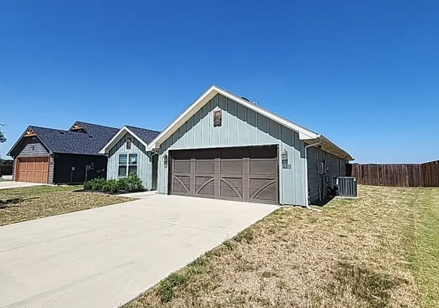 Photo 3 of Single family home for sale at 905 Rodgers Ave, Godley, TX 76044 | MLS# 21368802 | Listing updated on 2026-08-25