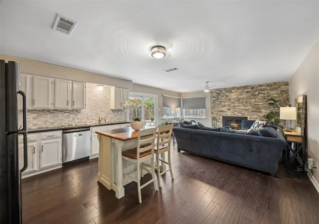 Photo 3 of Single family home for sale at 1809 Windsong Trl, Richardson, TX 75081 | MLS# 21367195 | Listing updated on 2026-10-06