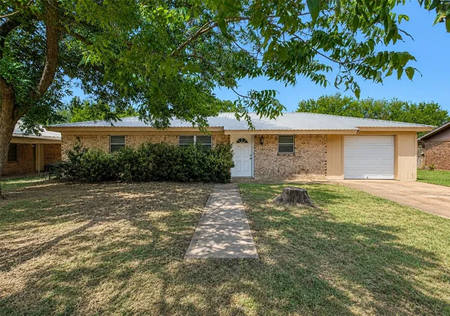 Photo 1 of Single family home for sale at 909 N Avenue K, Haskell, TX 79521 | MLS# 21363335 | Listing updated on 2026-08-25