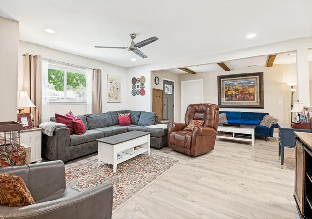 Photo 3 of Single family home for sale at 875 Lovers Ln, Grapevine, TX 76051 | MLS# 21365446 | Listing updated on 2026-10-08