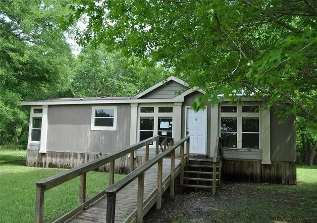 Photo 2 of Sale Pending at 58 Creek Point Dr, Huntsville, TX 77320 | MLS# 21368233 | Listing updated on 2026-09-29