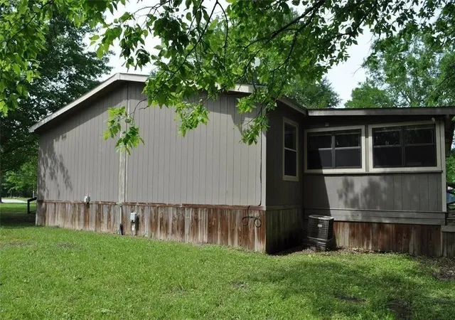 Photo 3 of Sale Pending at 58 Creek Point Dr, Huntsville, TX 77320 | MLS# 21368233 | Listing updated on 2026-09-29