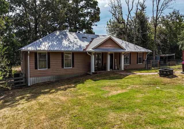 Photo 1 of Single family home for sale at 3861 State Hwy 75 S, Centerville, TX 75833 | MLS# 21368908 | Listing updated on 2026-08-25
