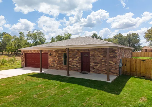 Photo 2 of Single family home for sale at 828 Elijah, Lampasas, TX 76550 | MLS# 21362806 | Listing updated on 2026-08-25