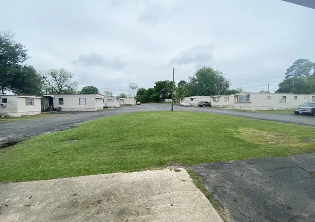 Photo 2 of Multi family home for sale at 815 W 16th, Mt Pleasant, TX 75455 | MLS# 21368949 | Listing updated on 2026-08-25