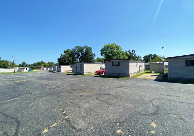 Photo 3 of Multi family home for sale at 815 W 16Th, Mt Pleasant, TX 75455 | MLS# 21368949 | Listing updated on 2026-08-25