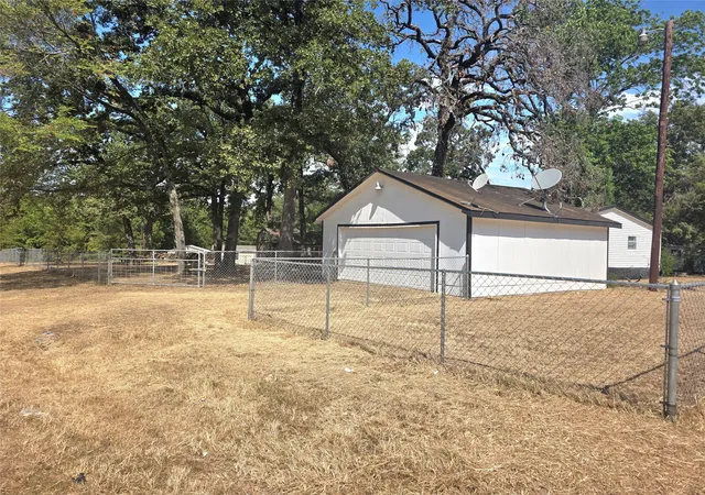Photo 3 of Manufactured home for sale at 100 Crow St, Mabank, TX 75156 | MLS# 21368976 | Listing updated on 2026-08-26