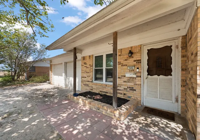 Photo 2 of Single family home for sale at 502 N King St, Itasca, TX 76055 | MLS# 21368982 | Listing updated on 2026-08-25