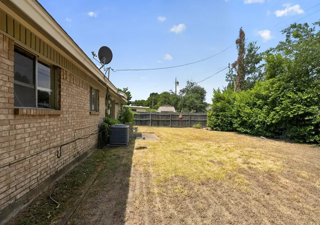 Photo 3 of Single family home for sale at 2125 Meadow Gln, Irving, TX 75060 | MLS# 21368909 | Listing updated on 2026-08-27