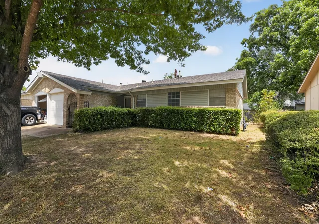 Photo 3 of Single family home for sale at 2125 Meadow Gln, Irving, TX 75060 | MLS# 21368909 | Listing updated on 2026-08-27