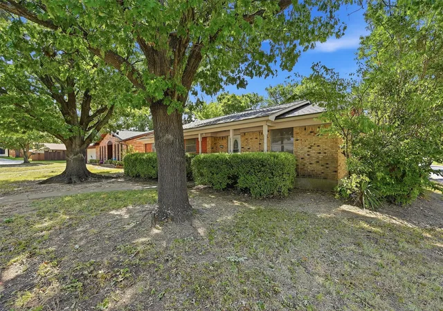 Photo 3 of Single family home for sale at 1214 Glasgow Dr, Sherman, TX 75092 | MLS# 21367377 | Listing updated on 2026-10-01