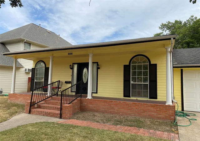 Photo 3 of Single family home for sale at 406 S Jefferson St S, Irving, TX 75060 | MLS# 21368617 | Listing updated on 2026-08-26