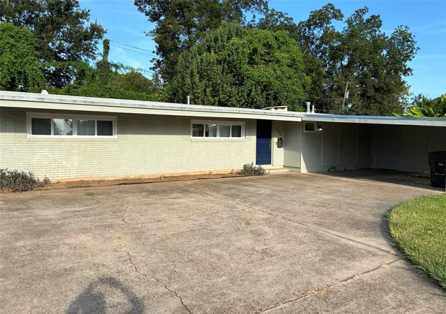 Photo 2 of Single family home for sale at 949 Captain Shreve Dr, Shreveport, LA 71105 | MLS# 21360291 | Listing updated on 2026-08-26