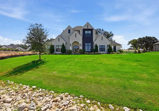 Photo 3 of Single family home for sale at 3022 Southern Rise Ct, Granbury, TX 76049 | MLS# 21368927 | Listing updated on 2026-08-26