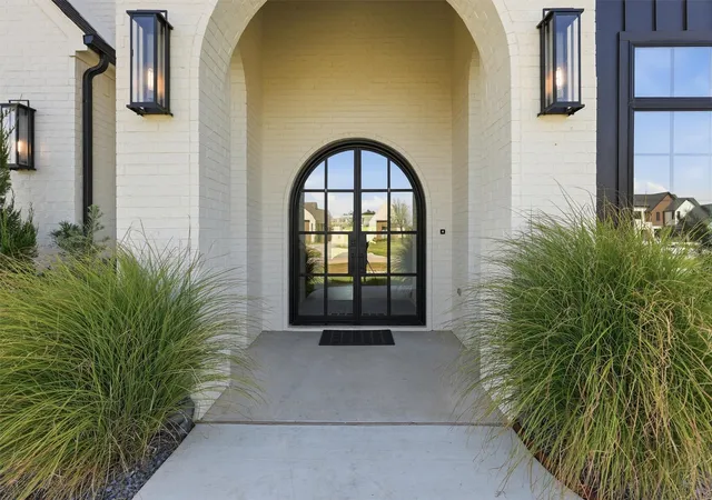 Photo 4 of Single family home for sale at 3022 Southern Rise Ct, Granbury, TX 76049 | MLS# 21368927 | Listing updated on 2026-08-26