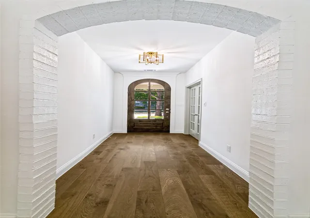 Photo 2 of Single family home for sale at 1609 Belle Pl, Fort Worth, TX 76107 | MLS# 21368912 | Listing updated on 2026-08-26