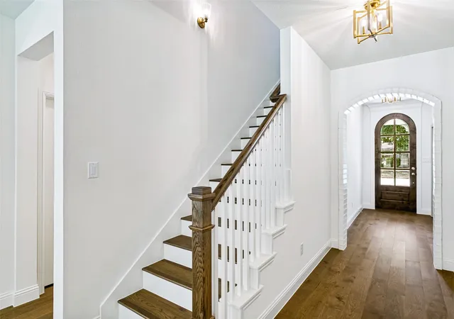 Photo 3 of Single family home for sale at 1609 Belle Pl, Fort Worth, TX 76107 | MLS# 21368912 | Listing updated on 2026-08-26
