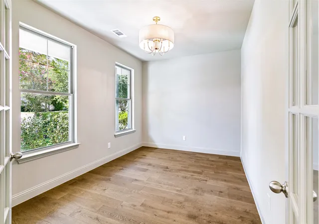 Photo 4 of Single family home for sale at 1609 Belle Pl, Fort Worth, TX 76107 | MLS# 21368912 | Listing updated on 2026-08-26