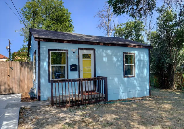 Photo 2 of Single family home for sale at 3040 Sappington Pl, Fort Worth, TX 76116 | MLS# 21368453 | Listing updated on 2026-10-05