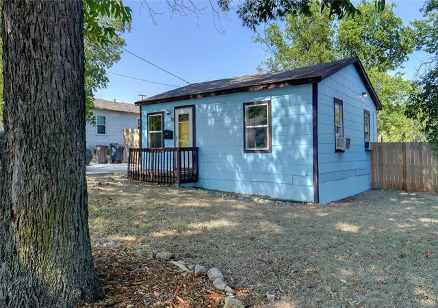 Photo 3 of Single family home for sale at 3040 Sappington Pl, Fort Worth, TX 76116 | MLS# 21368453 | Listing updated on 2026-10-05