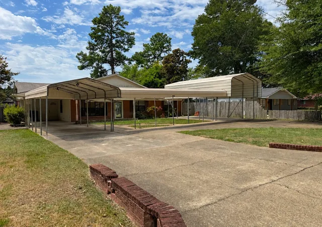 Photo 2 of Single family home for sale at 5525 Knollcrest Dr, Shreveport, LA 71129 | MLS# 21369062 | Listing updated on 2026-08-26