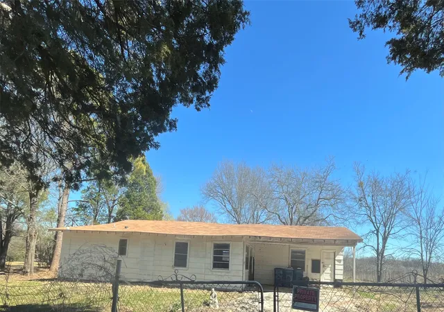 Photo 1 of Sale Pending at 454 Luther Ln, Gun Barrel City, TX 75156 | MLS# 21369092 | Listing updated on 2026-09-23