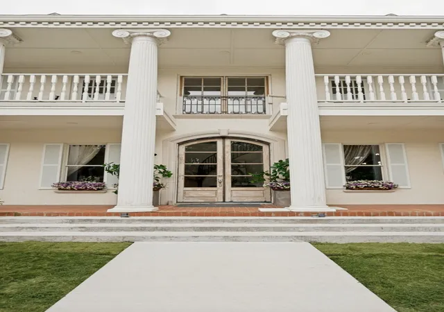 Photo 2 of Single family home for sale at 4 Kingsgate Ct, Dallas, TX 75225 | MLS# 21368704 | Listing updated on 2026-08-26