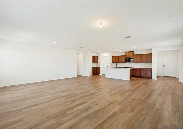 Photo 3 of Single family home for sale at 1524 Shady Ln, Seagoville, TX 75159 | MLS# 21368717 | Listing updated on 2026-10-06
