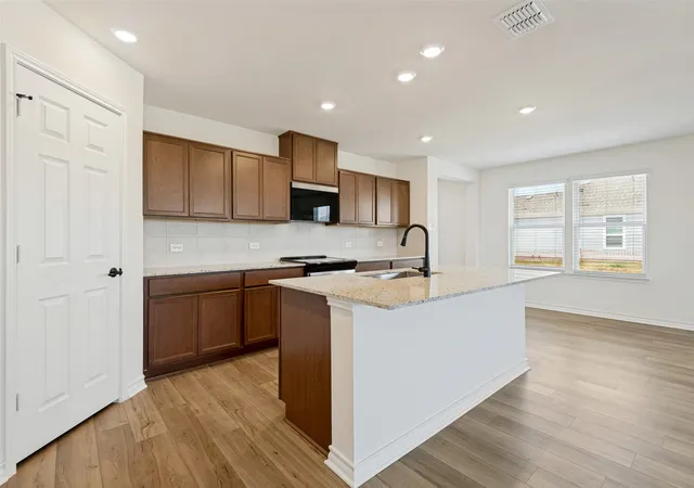 Photo 3 of Single family home for sale at 1524 Shady Ln, Seagoville, TX 75159 | MLS# 21368717 | Listing updated on 2026-10-06