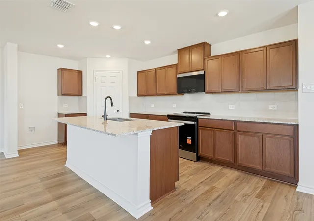Photo 4 of Single family home for sale at 1524 Shady Ln, Seagoville, TX 75159 | MLS# 21368717 | Listing updated on 2026-10-06