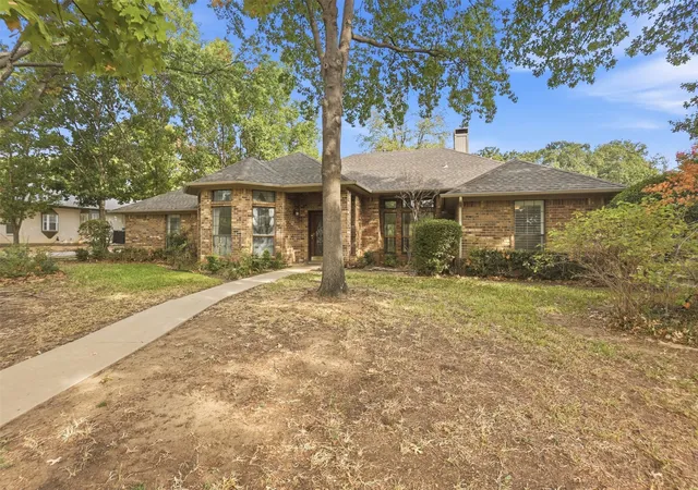 Photo 1 of Single family home for sale at 37 Timbergreen Cir, Denton, TX 76205 | MLS# 21369123 | Listing updated on 2026-10-09