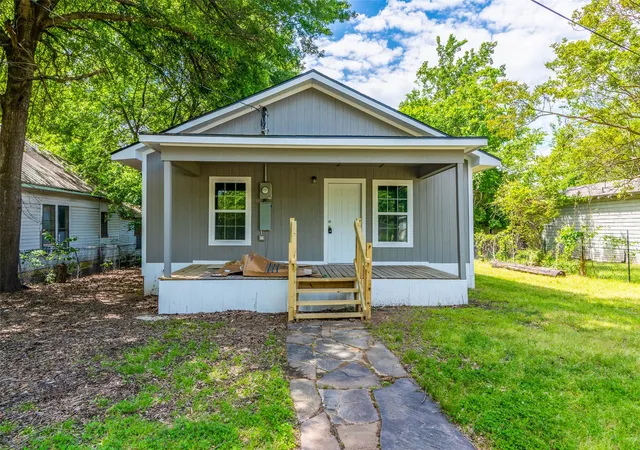 Photo 1 of Single family home for sale at 1457 W Austin St, Paris, TX 75460 | MLS# 21369142 | Listing updated on 2026-09-30