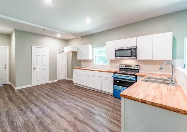 Photo 2 of Single family home for sale at 1457 W Austin St, Paris, TX 75460 | MLS# 21369142 | Listing updated on 2026-09-30