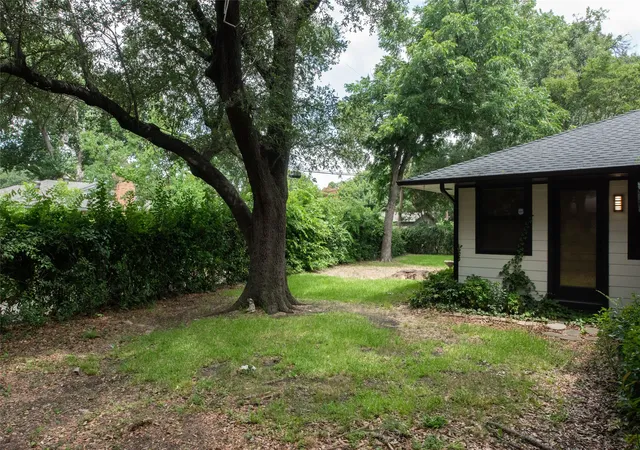Photo 3 of Single family home for sale at 308 S Grove Rd, Richardson, TX 75081 | MLS# 21368813 | Listing updated on 2026-09-01