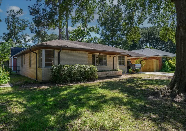 Photo 1 of Sale Pending at 517 Haynes Ave, Shreveport, LA 71105 | MLS# 21365553 | Listing updated on 2026-08-31