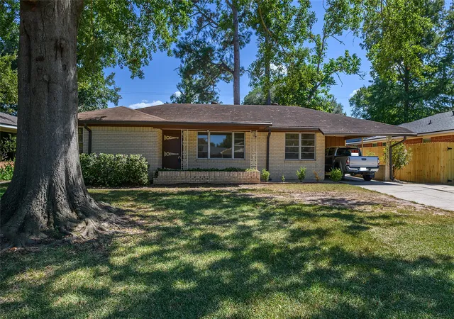 Photo 2 of Sale Pending at 517 Haynes Ave, Shreveport, LA 71105 | MLS# 21365553 | Listing updated on 2026-08-31