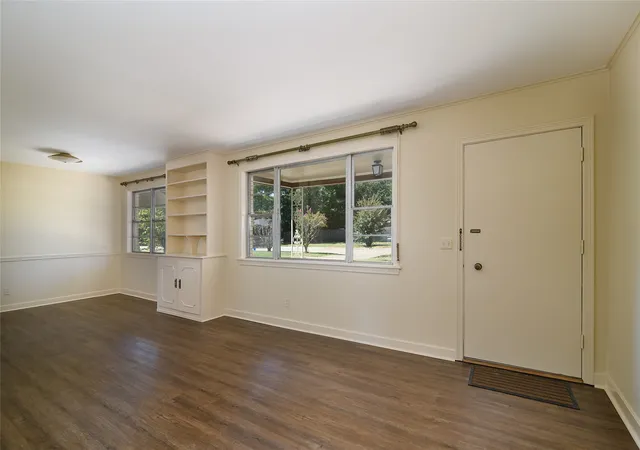 Photo 3 of Sale Pending at 517 Haynes Ave, Shreveport, LA 71105 | MLS# 21365553 | Listing updated on 2026-08-31
