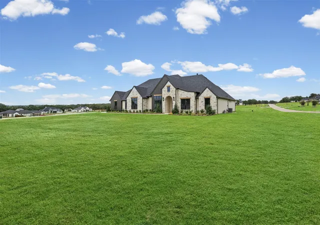 Photo 2 of Single family home for sale at 4000 Estancia Ct, Weatherford, TX 76088 | MLS# 21325434 | Listing updated on 2026-08-31