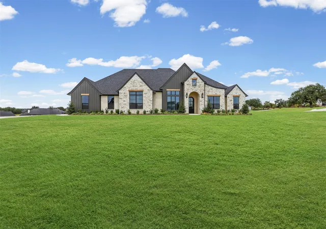 Photo 3 of Single family home for sale at 4000 Estancia Ct, Weatherford, TX 76088 | MLS# 21325434 | Listing updated on 2026-08-31