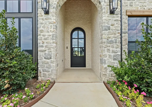 Photo 4 of Single family home for sale at 4000 Estancia Ct, Weatherford, TX 76088 | MLS# 21325434 | Listing updated on 2026-08-31