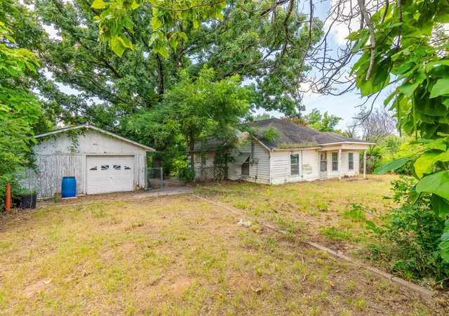 Photo 3 of Single family home for sale at 314 E Maple St, Ravenna, TX 75476 | MLS# 21369096 | Listing updated on 2026-08-26