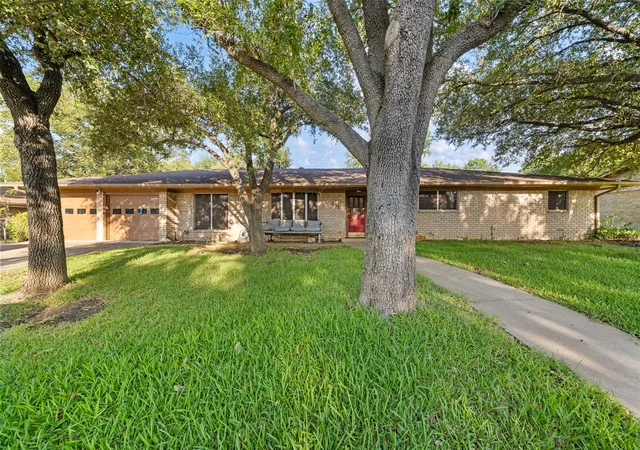 Photo 1 of Single family home for sale at 311 S College Ave, Troy, TX 76579 | MLS# 21369181 | Listing updated on 2026-08-26